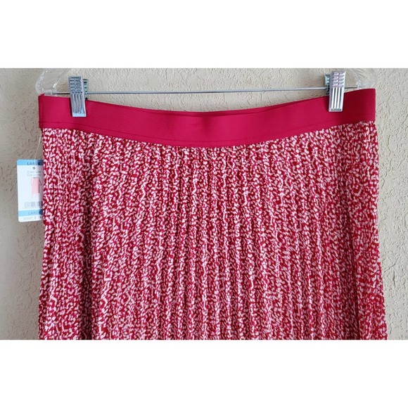 Vince Camuto Red Pleated Mini Skirt - Picture 2 of 6